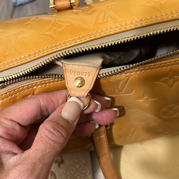 Pre loved authentic Vernis yellow/orange LV - Picture 7 of 12